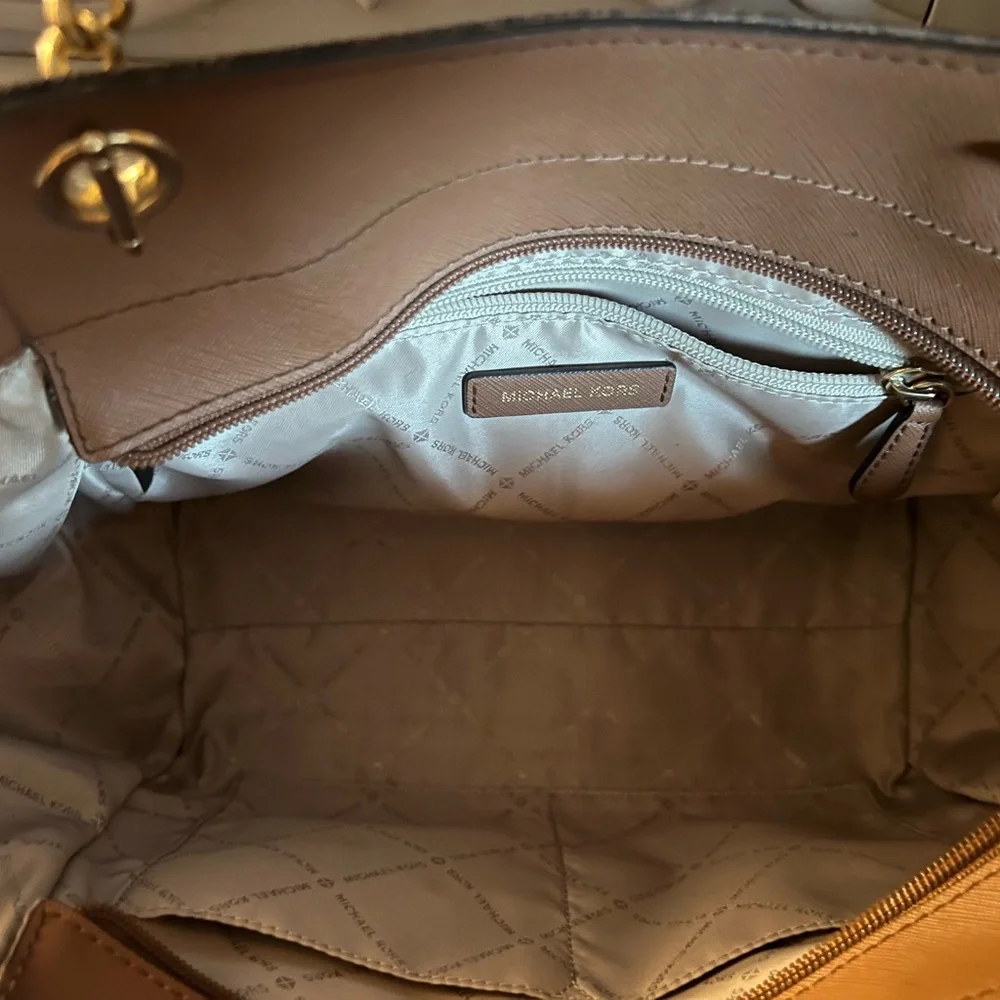 Michael Kors purse and wallet - Picture 3 of 7